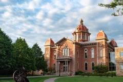 Front of the old Dakota County Courthouse in Hastings