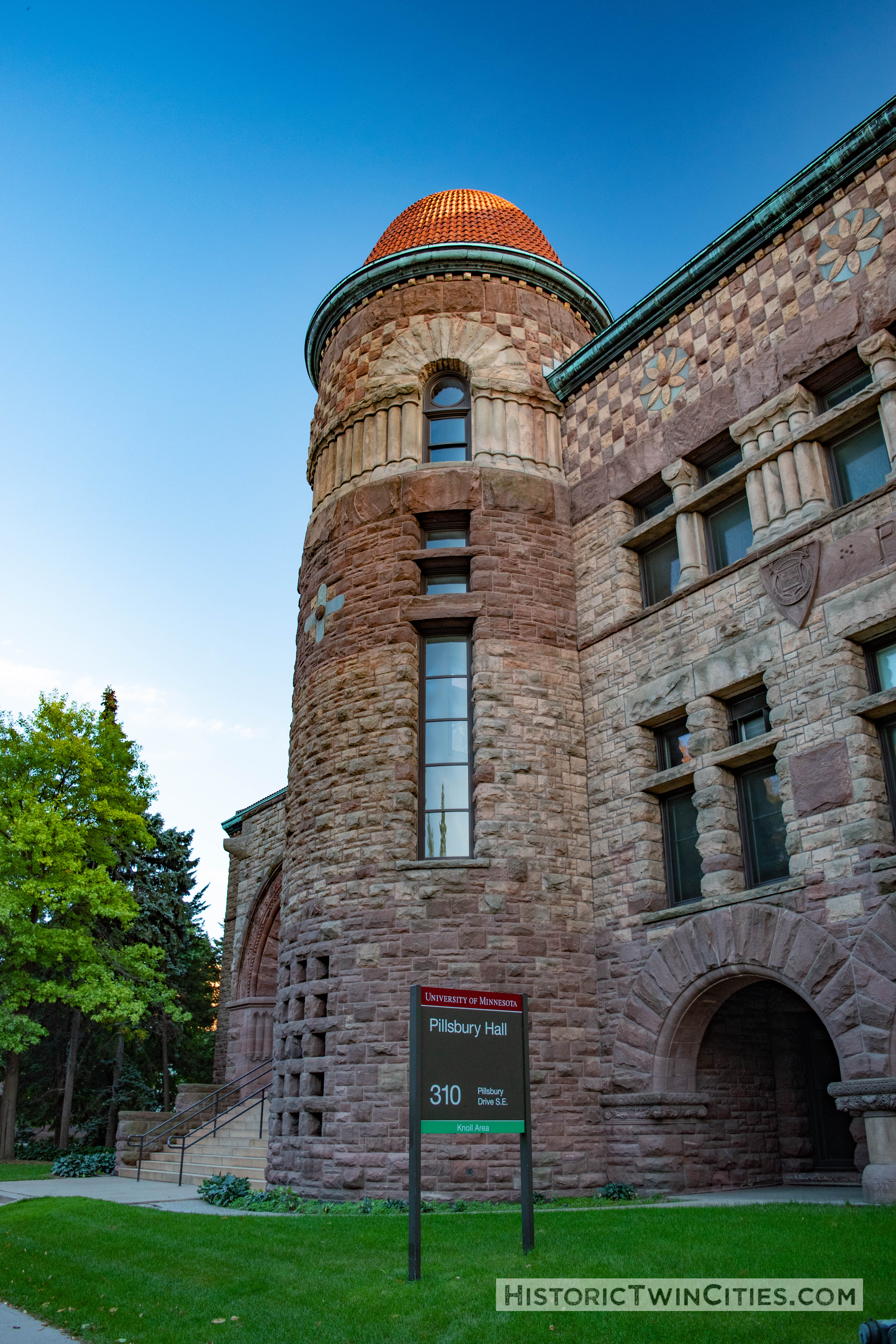 Turret on the north side of Pillsbury Hall - University of Minnesota