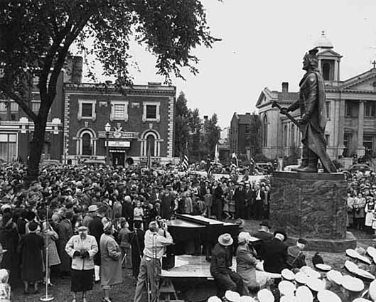 Leif Erickson Statue Dedication on October 9, 1949 (MHS)