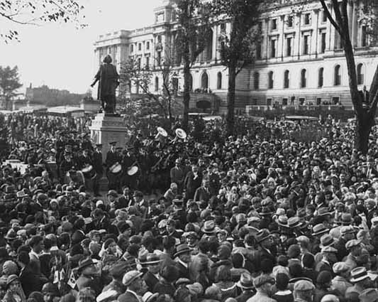 Dedication of the Christopher Columbus statue on October 12, 1931 (MHS)