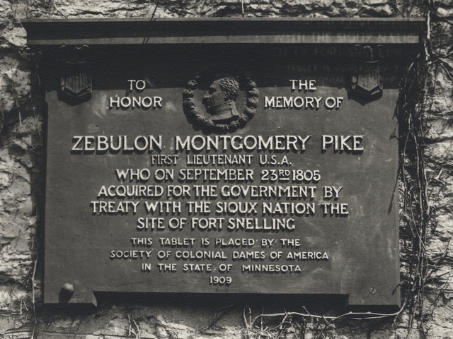 Tablet honoring Zebulon Pike at Fort Snelling ca 1936 (MHS)