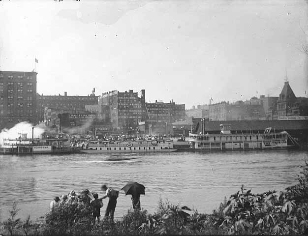 Jackson Street landing in St. Paul circa 1910 (MHS)