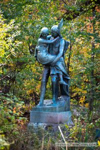 Sculpture of Hiawatha and Minnehaha in Minnehaha Park - Minneapolis